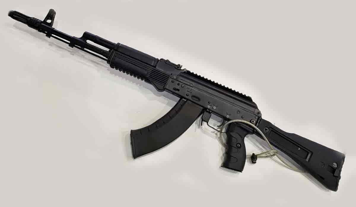 ak-203突击步枪是俄制ak系列枪械中的最新产品之一