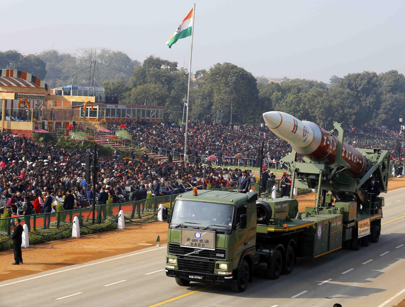 16 印度大阅兵亮出多款新武器 硕大反卫星拦截弹抢眼
