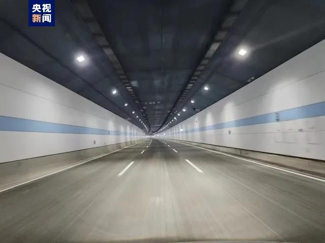 河南郑州龙源十三街湖底隧道正式通车