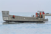 台媒：台海军一艘登陆艇因浪大导致舱内进水沉没