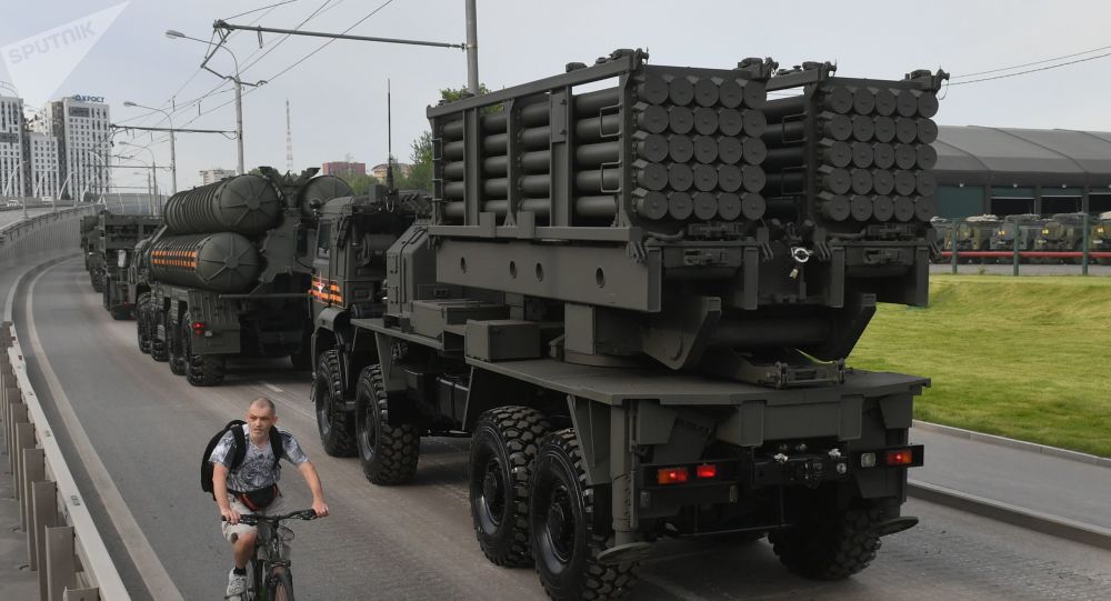 俄军开始列装新型远程火箭布雷车发射管密密麻麻排列