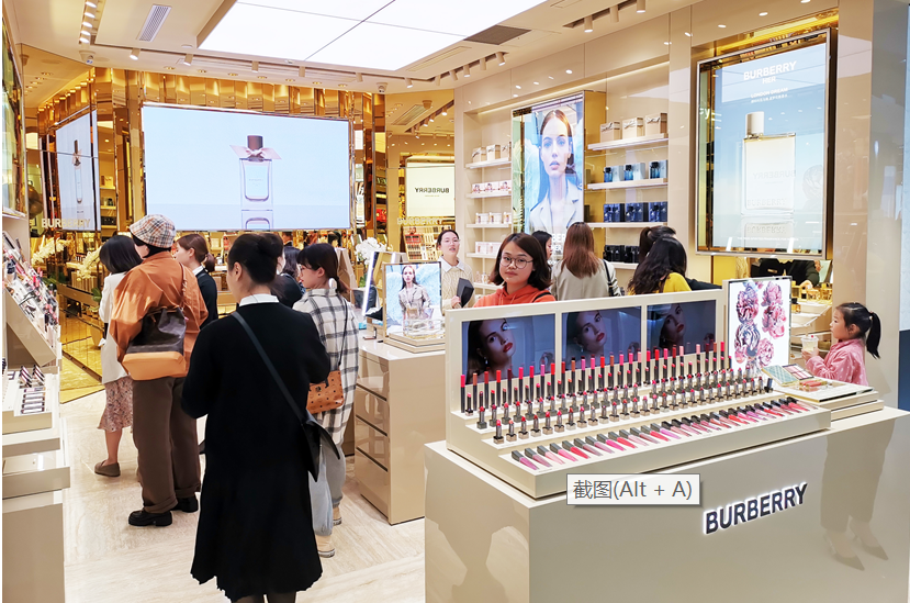 11月6日,burberry高定美妆专柜正式进驻银泰百货杭州武林总店,这也是