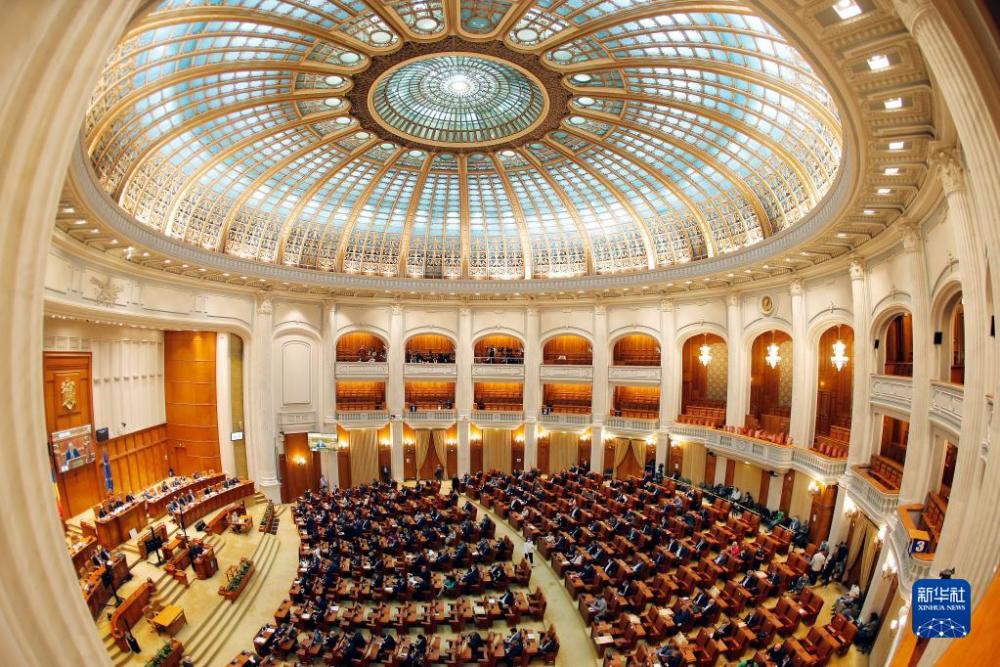 罗马尼亚议会通过对政府不信任案