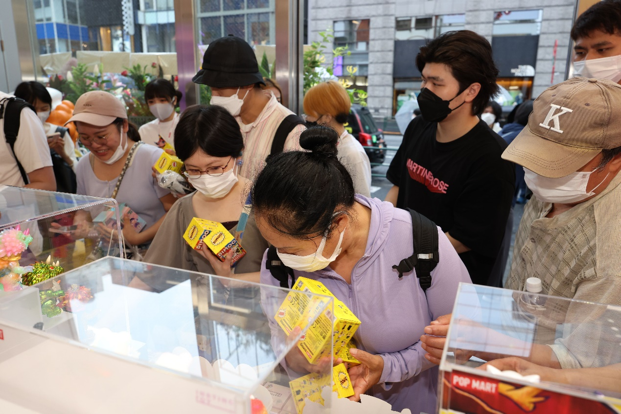 泡泡马特日本首店正式开业，海外业务持续加速