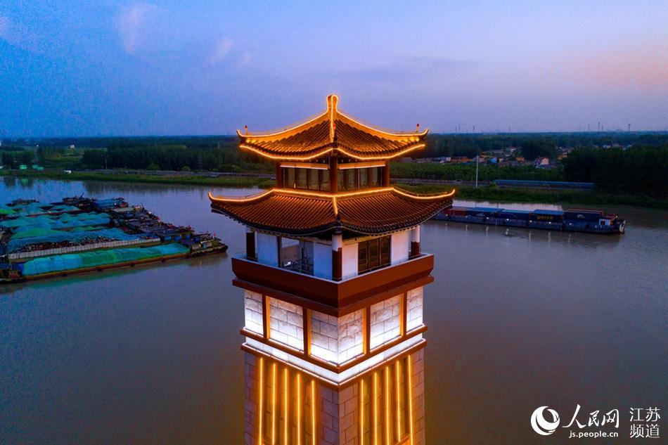 6月4日晚,位于江苏省淮安市淮安区京杭大运河与里运河交汇处的航标塔
