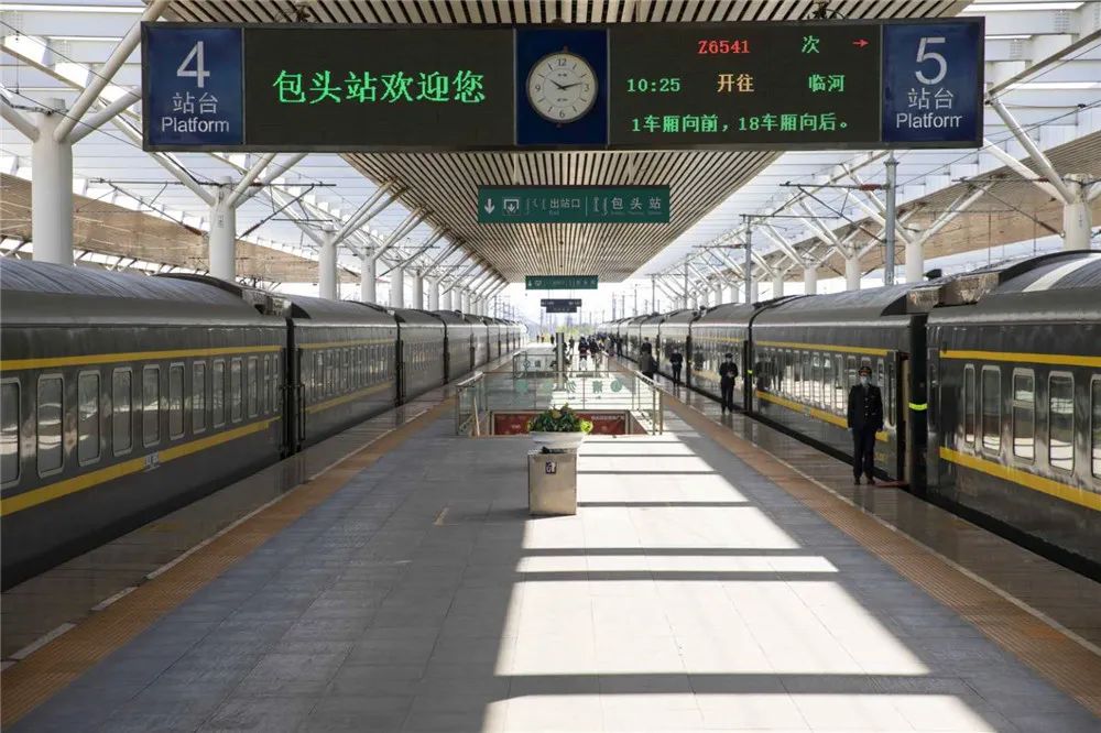 假期火车站的变化，很中国！