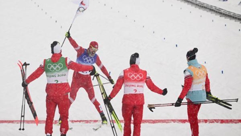 俄奥委会队摘男子越野滑雪4×10公里接力冠军
