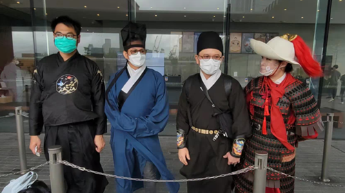 香港故宫文化博物馆正式向公众开放，有市民身穿汉服前去参观