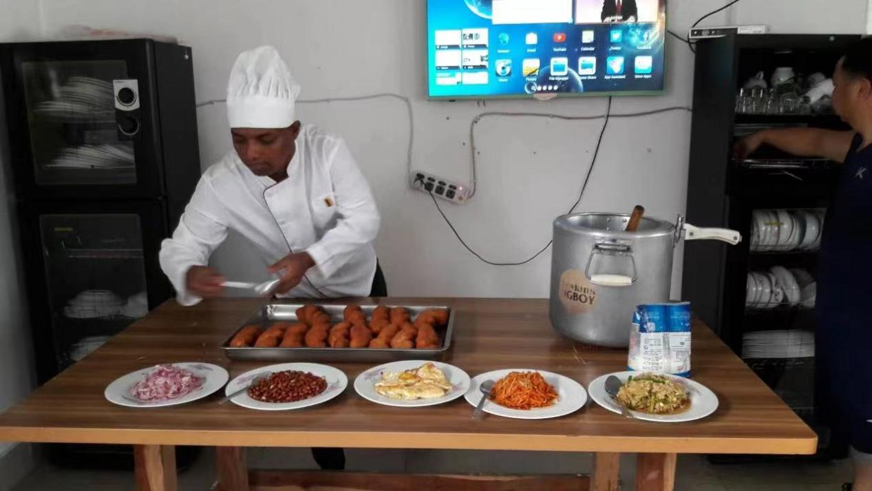 《会做中孟印三国菜系的“网红”厨师》-通用技术集团
