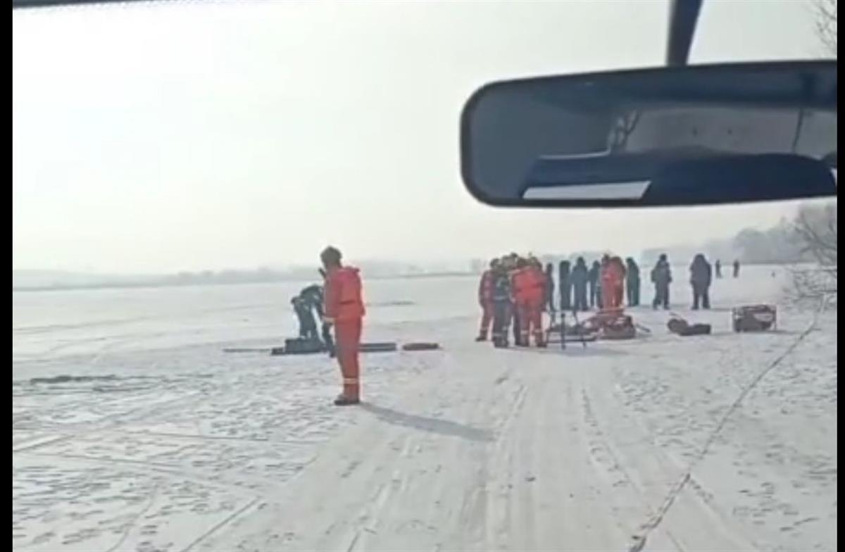 痛心！车辆压破冰层坠入水库 仅1人逃生 车上5人互为亲属