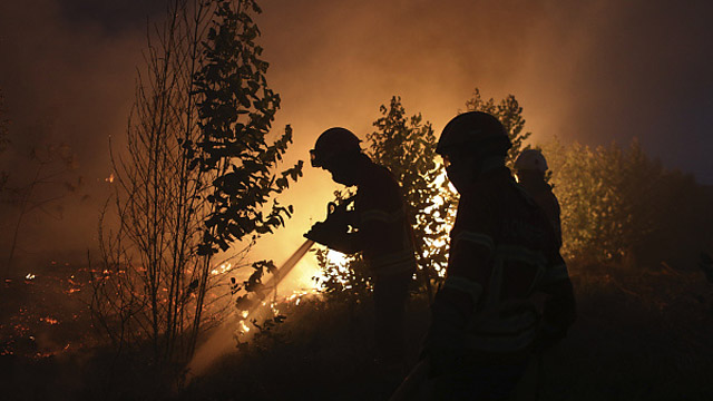 葡萄牙森林大火肆虐 消防工作持续