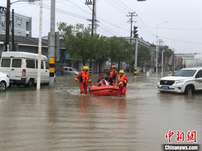 浙江宁波一镇被淹涉5万人 各方力量紧急救援