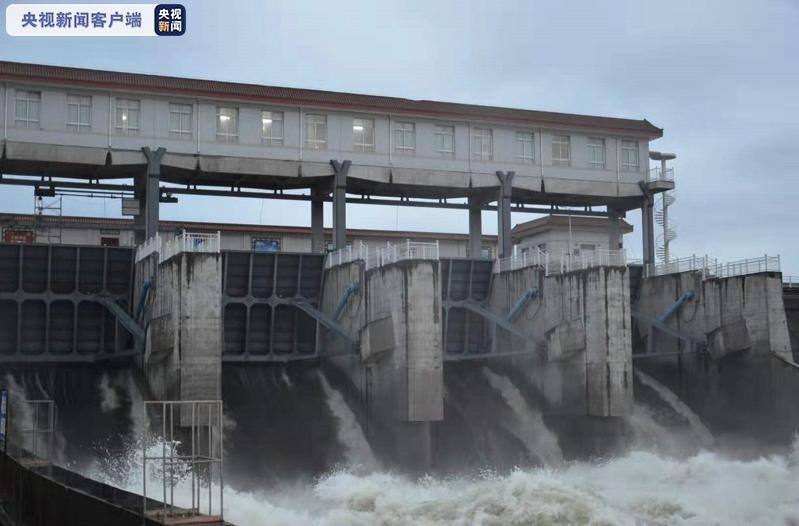河南鸭河口水库持续泄洪 水位已降至正常蓄水位以下