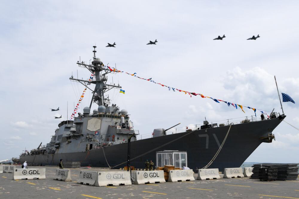 乌克兰迎来“海军日”，美国出动军舰战机为乌克兰庆祝