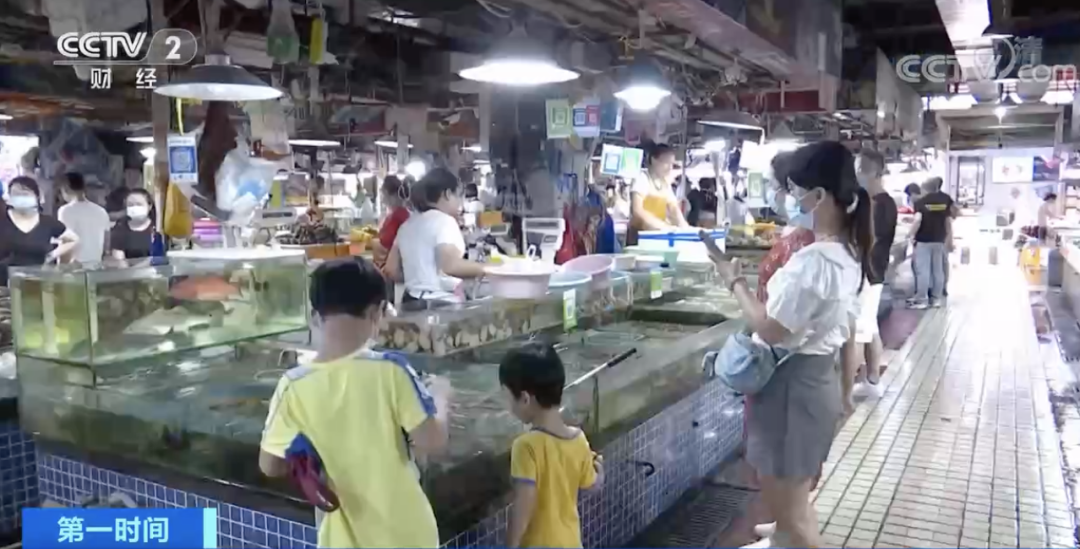 “海鲜”皮皮虾一斤便宜50元！海鲜价格大降，最抢手的是…