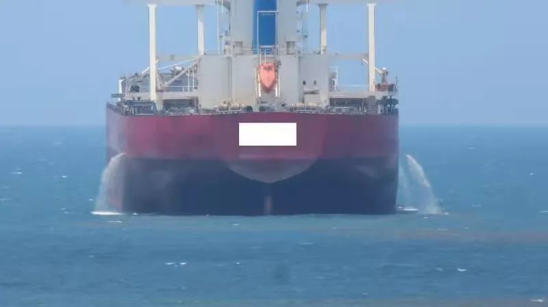 外籍国际航行船舶在厦门海域冲洗甲板货物残余铁矿粉违法排海，被立案调查