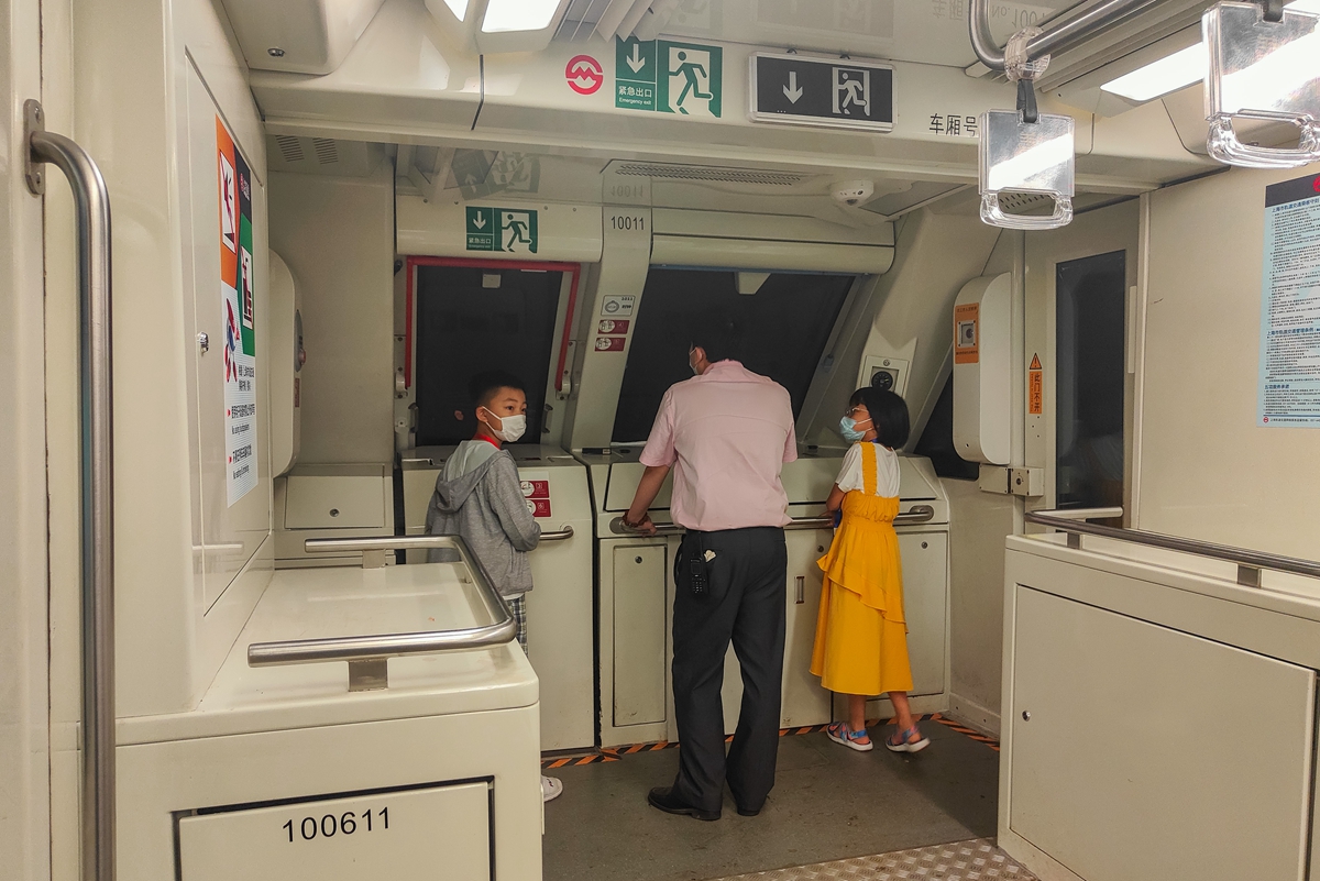 上海地铁10号线驾驶室图片