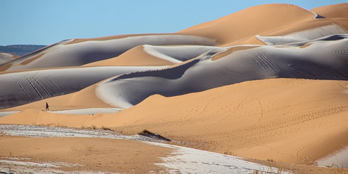 撒哈拉沙漠小镇连续第二年下雪 一夜之间气温降至-2°C