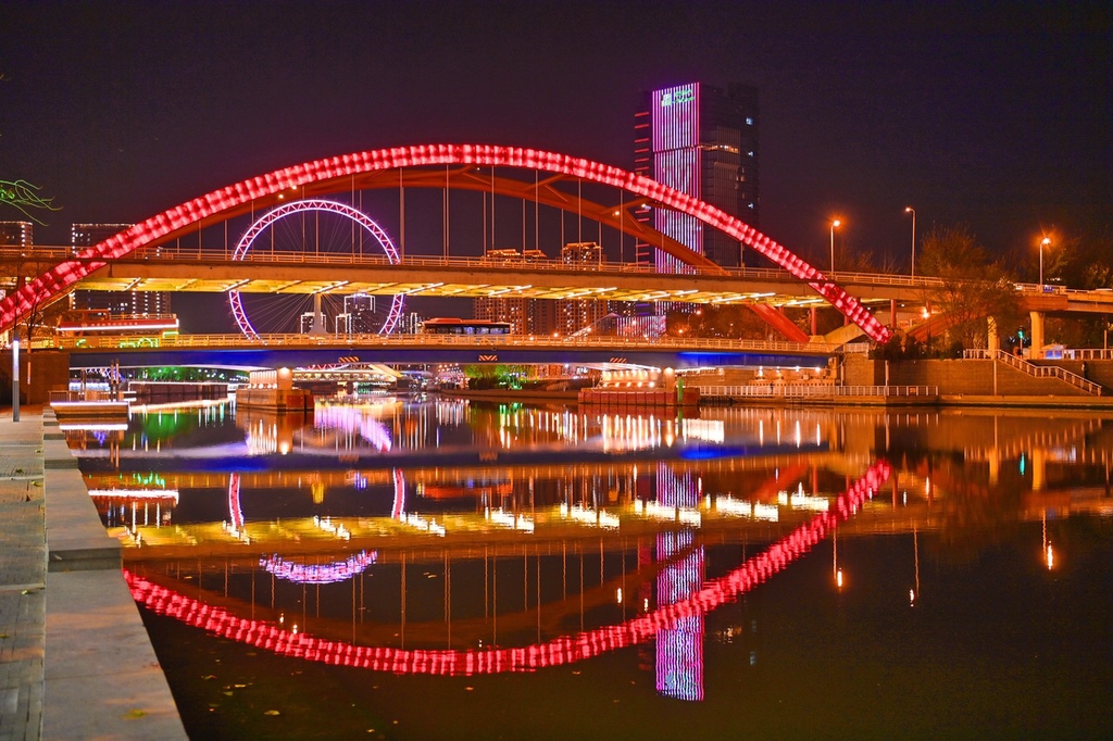 夜色流淌 天津海河河畔流光溢彩