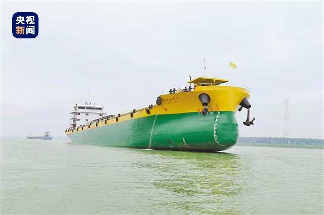 国内首艘绿色智能130米三峡船型散货运输船正式投运