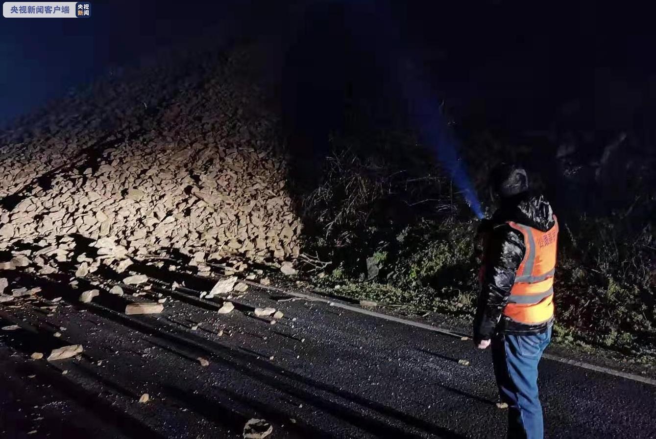 ​湖南益阳安化县一处国道发生塌方 预计18时路面全幅抢通