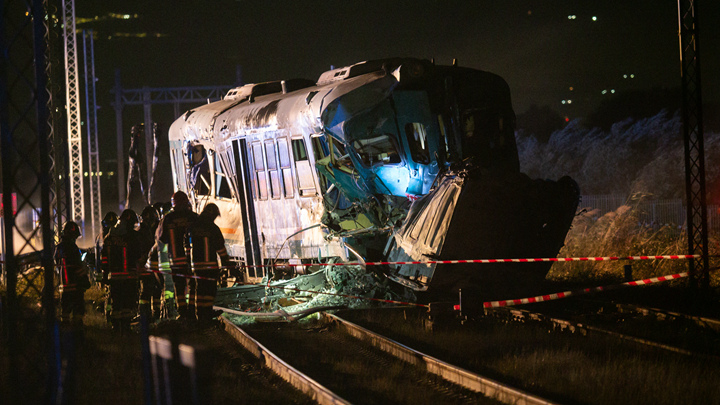 意大利南部一火车与卡车相撞 致2人死亡