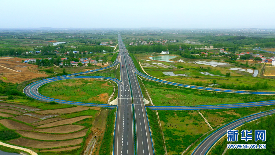 沿着高速看中国丨环线高速串起武汉“1+8”城市圈
