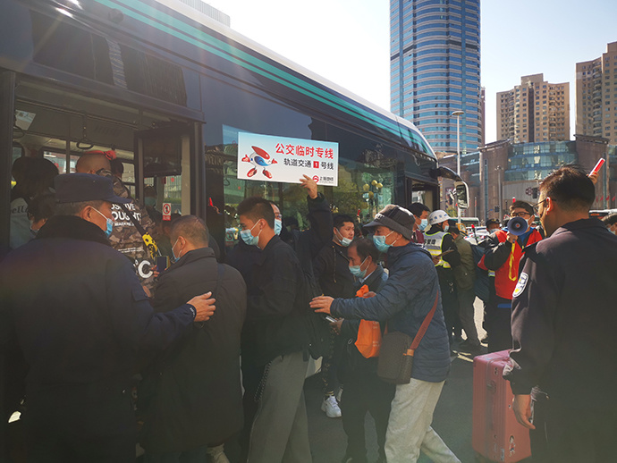 44辆公交车紧急疏散积压客流，上海地铁1号线故障已排除