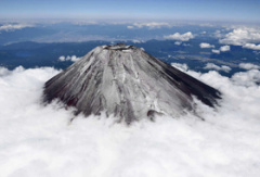 富士山喷火口增加近6倍