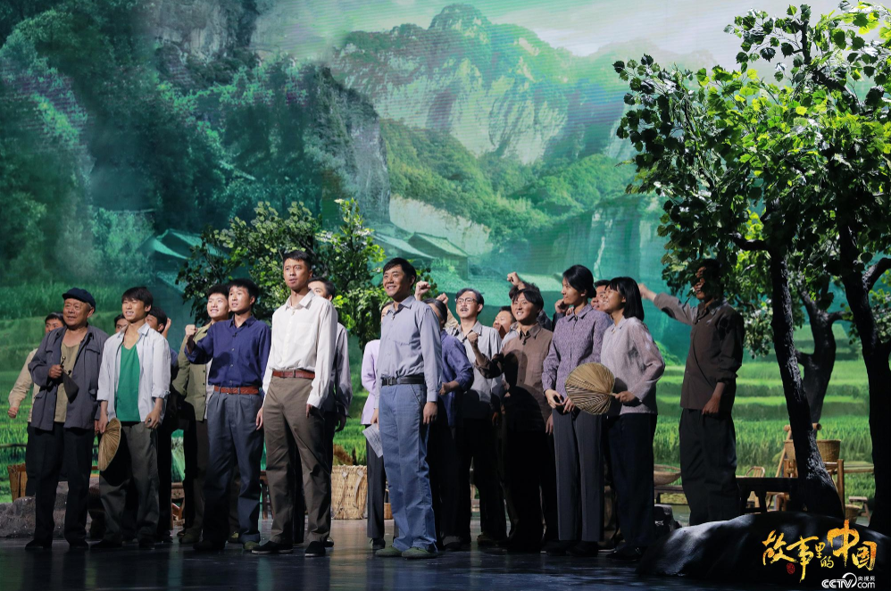 领村民7年凿“天路”《故事里的中国》致敬“当代愚公”毛相林