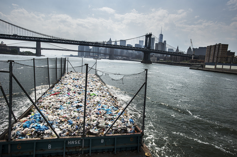 美报告：美国是全球最大塑料垃圾制造者 国民人均年产130公斤