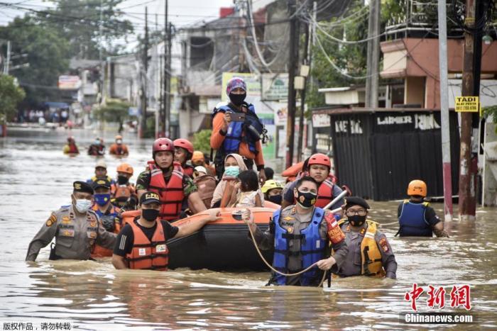 印尼首都发生严重洪灾200个社区遭袭已5人死亡