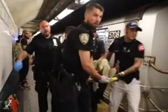 美国纽约地铁发生枪击事件 致1人死亡