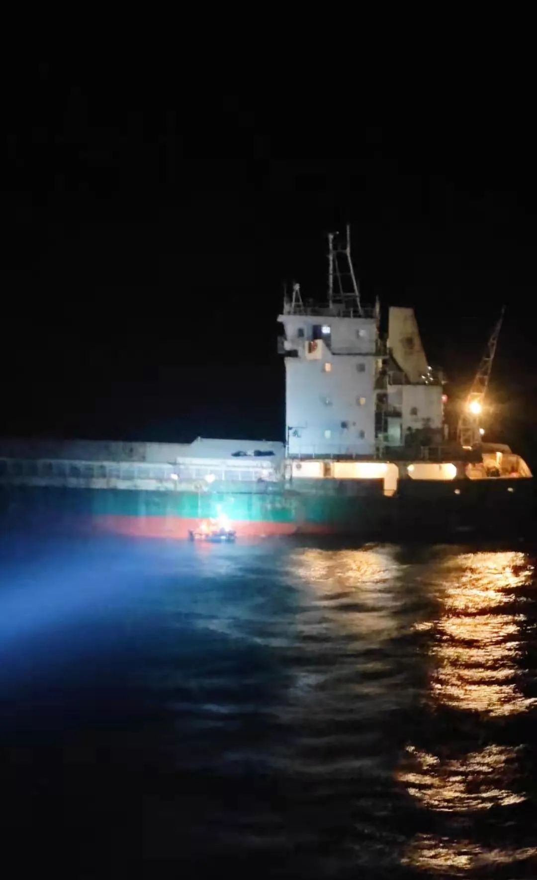 南宁籍货船魁山岛水域触礁搁浅 6名遇险船员成功获救