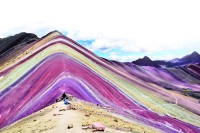秘鲁彩虹山如同“调色盘”