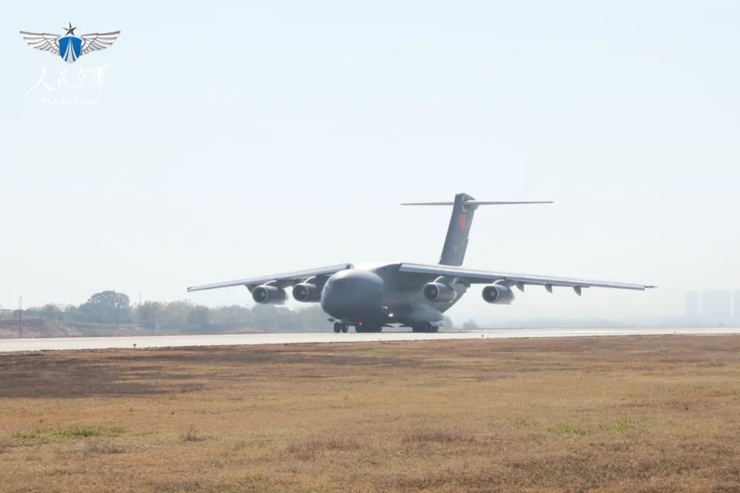 出发！中国空军一架运-20起飞赴韩接英雄回家机场