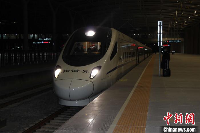 宁夏开办高铁快运业务 银川至西安快递运输时间压缩为约3小时