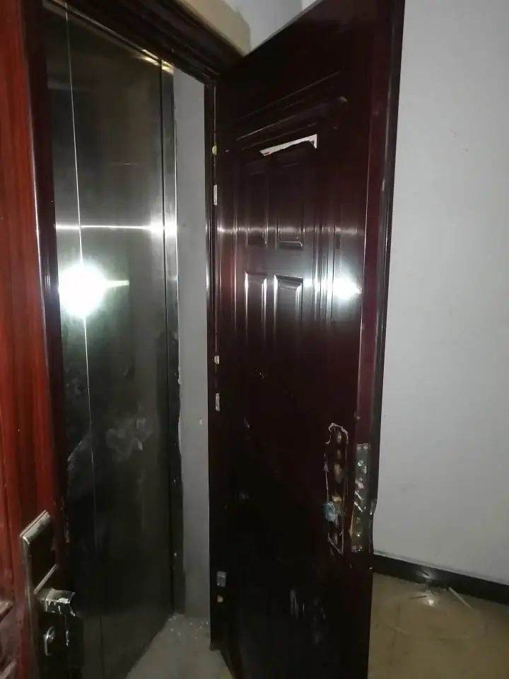 “电梯”杭州6岁男孩坐电梯，一个操作被困夹缝3小时！救援现场太惊险