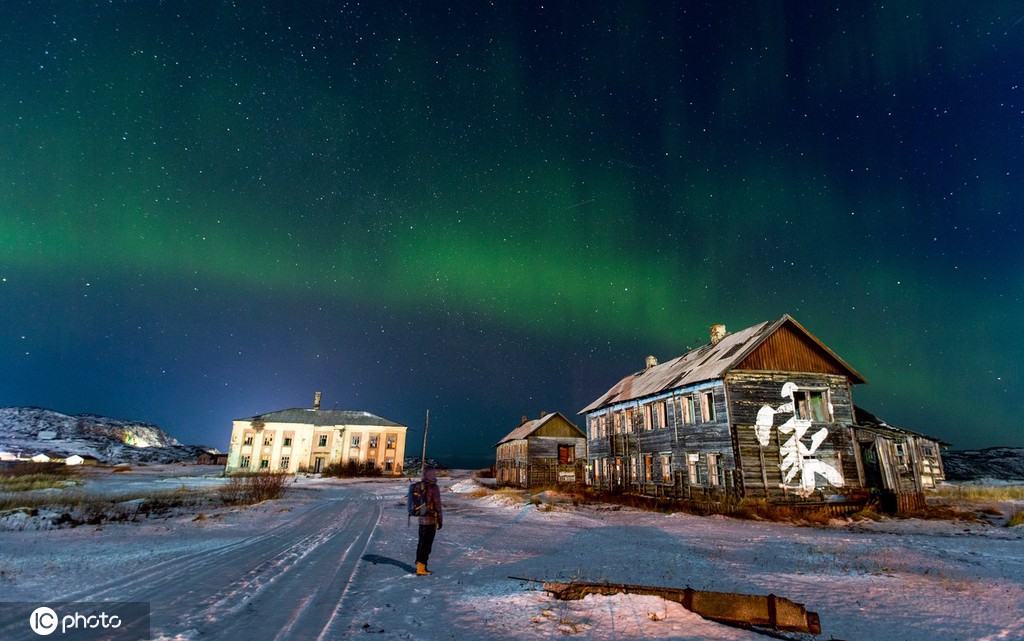 美到窒息俄罗斯摩尔曼斯克地区现唯美北极光