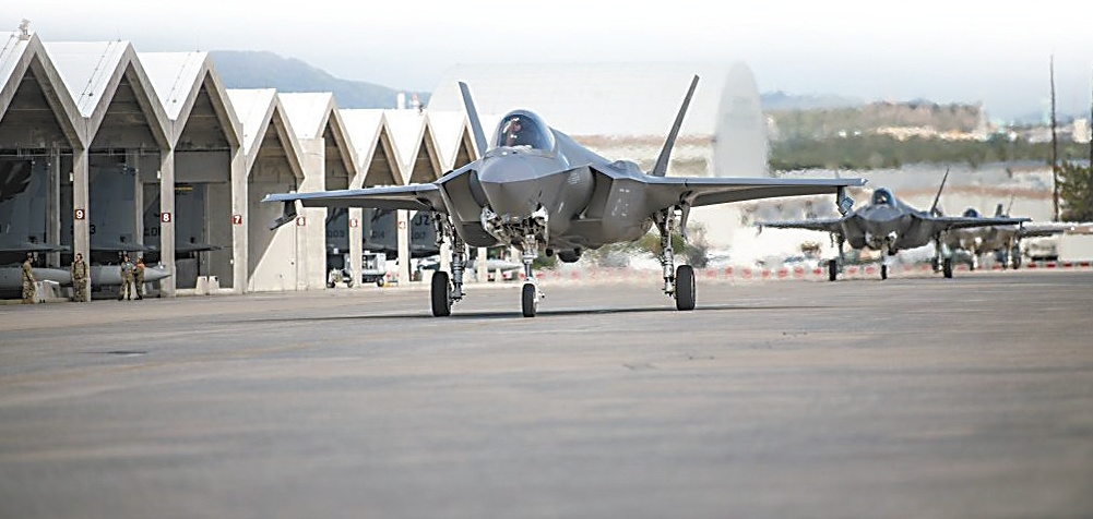 美军向冲绳大举增派F-35隐形战斗机，宣称“加强威慑措施”空军基地