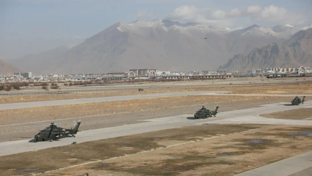 雪域雄鹰！西藏军区某旅多型直升机飞行训练