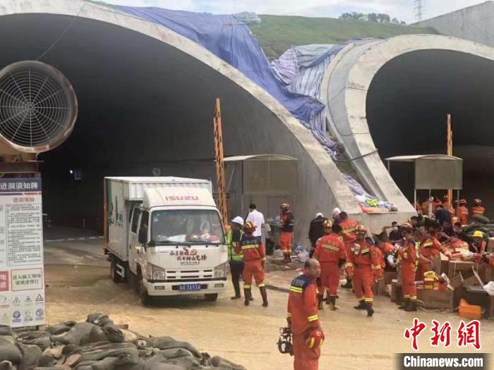 广州14支救援队伍赴珠海石景山隧道透水事故现场救援