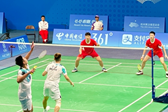 中国羽毛球男团晋级四强 观众高呼“中秋快乐”