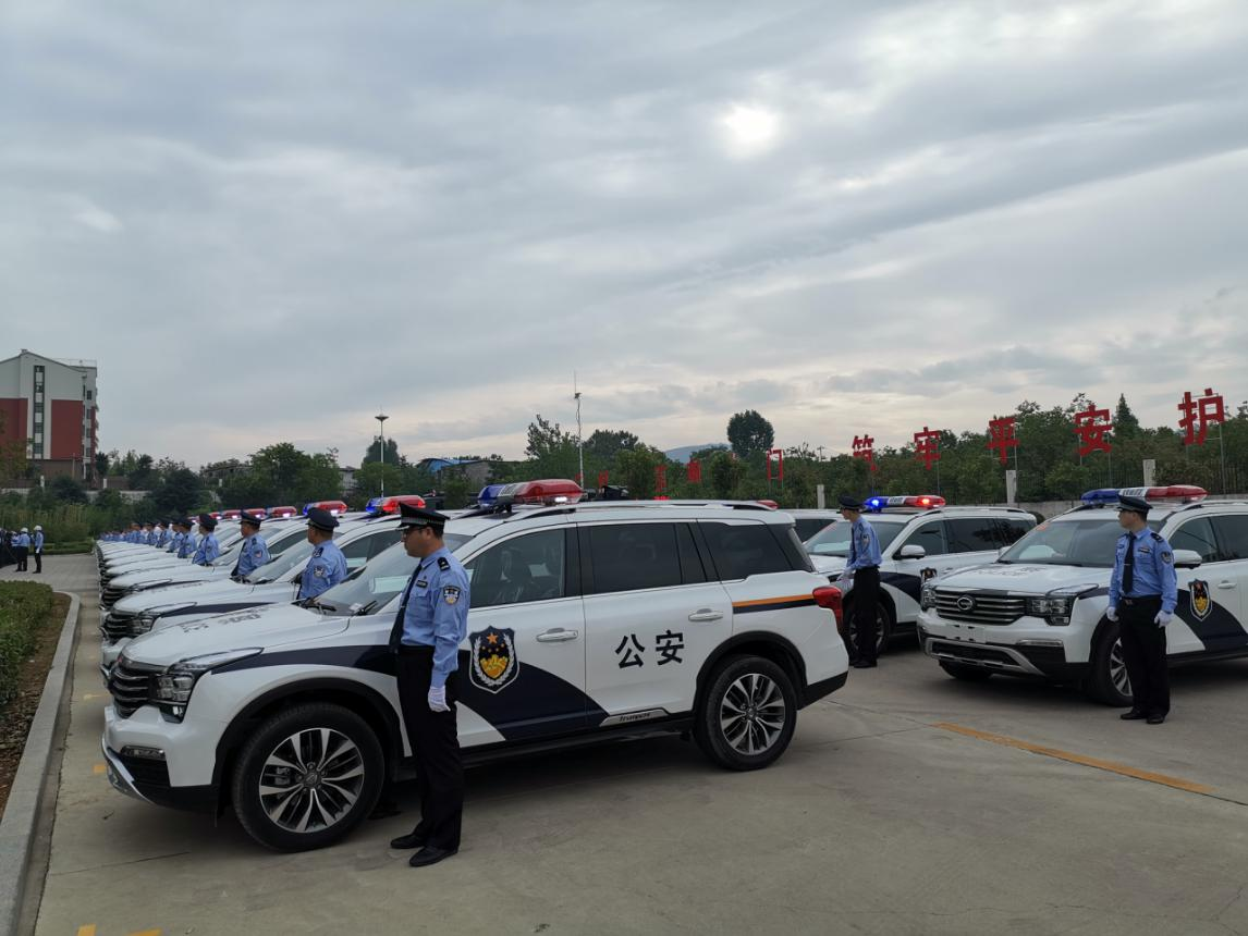 中国警车更新换代，这款自主汽车换上“中国制服”实力圈粉！