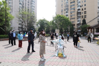 《【恒达娱乐登陆注册】北京朝阳区潘家园为封（管）控居民发放应急蔬菜包》