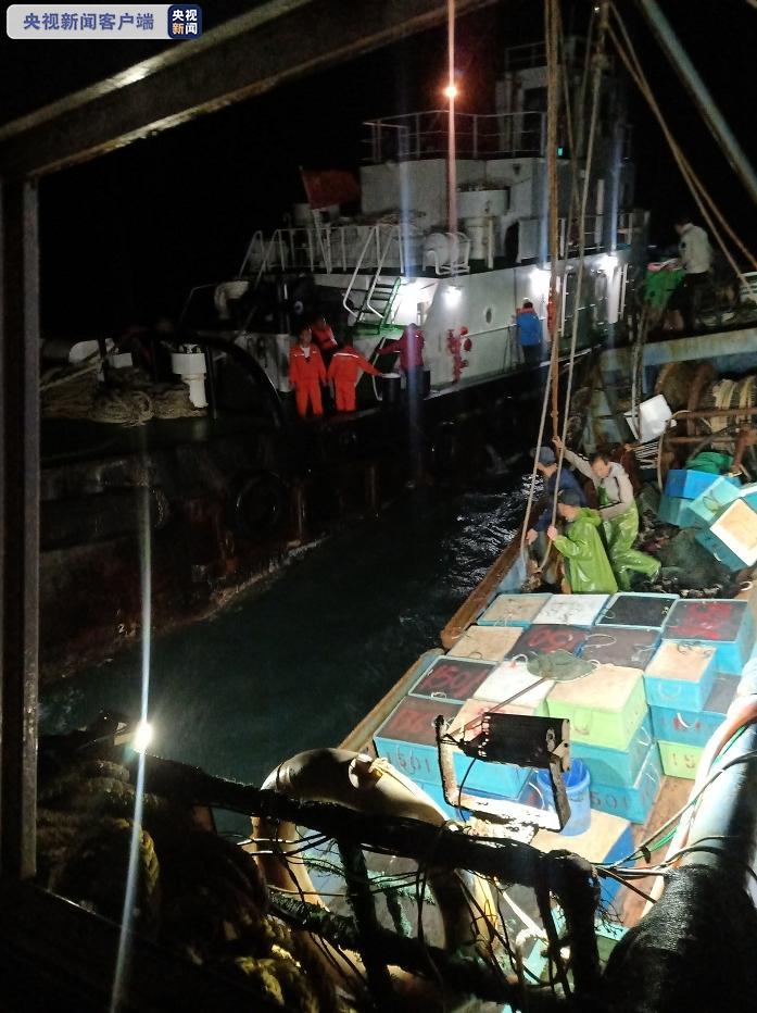 福建湄洲湾口水域一游艇沉没 船上4人全部获救