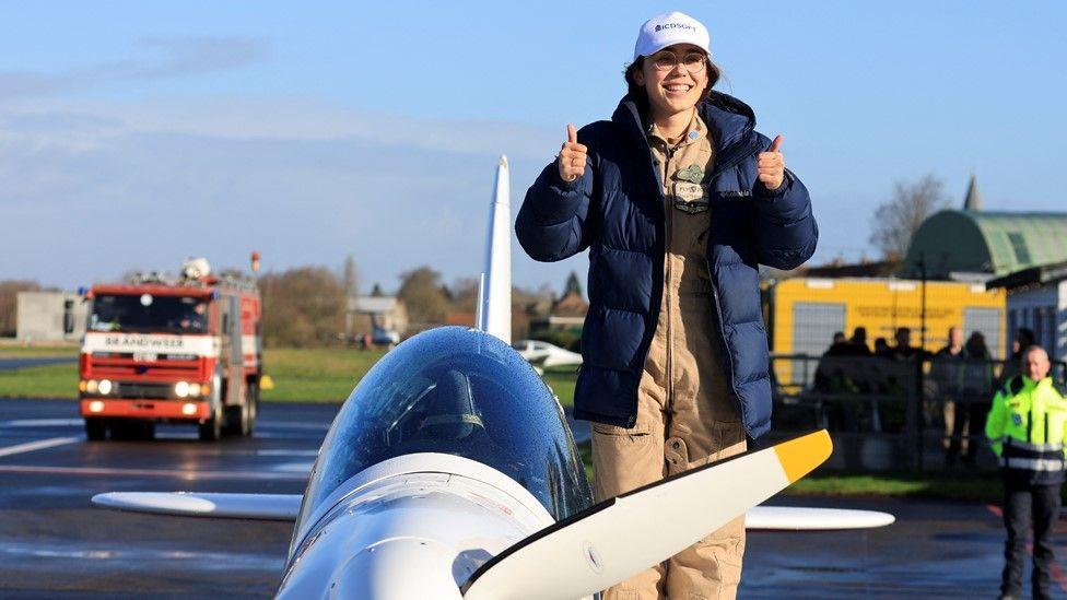 《【欧亿代理app】19岁少女打破最年轻独自飞行环游世界纪录》