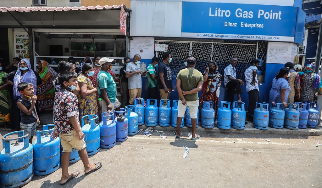 斯里兰卡燃油短缺 民众生活受影响