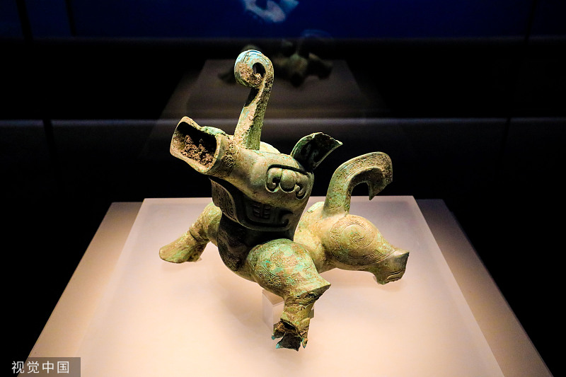 巴蜀青铜文明特展亮相四川宜宾 三星堆文物版“机器狗”首次展出