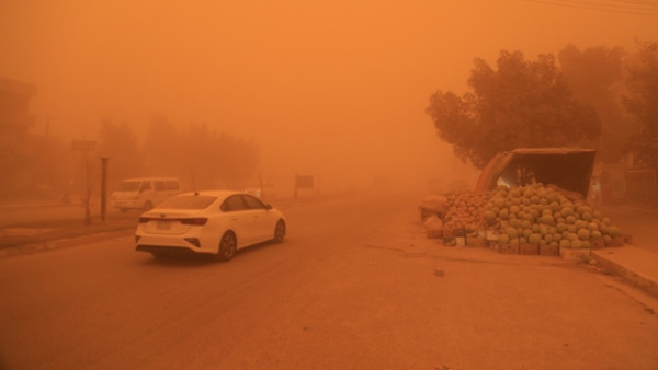 伊拉克首都遭遇严重沙尘暴